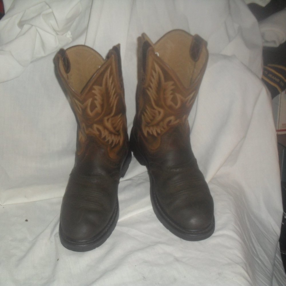 Men's Ariat's size 8.5 D